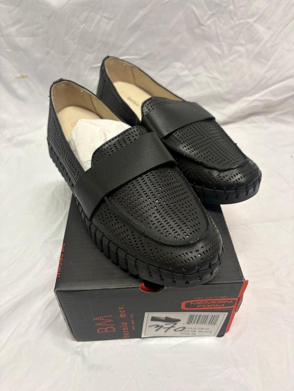 Bernie Mev Black Womens Leather Loafers size 7 new with box memory foam